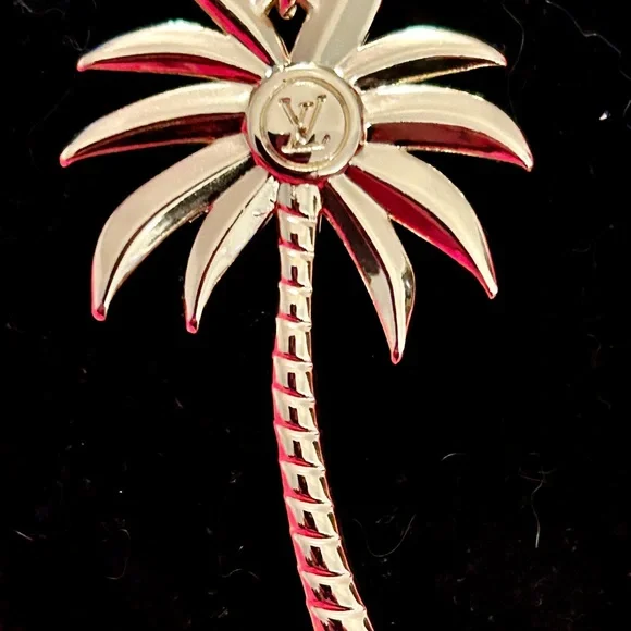 Gold Palm Tree LV Pendant Necklace - Picture 3 of 5
